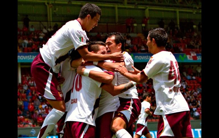 Los jugadores de Estudiantes festejaron el empate como si hubieran ganado el título. MEXSPORT  /