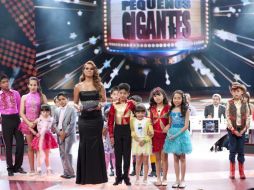 Galilea interactua con los concursantes en cada gala de ''Pequeños gigantes''. EL UNIVERSAL  /