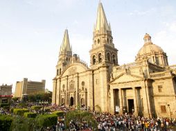 En el centro de la ciudad se reportó una afluencia de 130 mil personas en la denominada “visita de los siete templos”. M. FREYRÍA  /