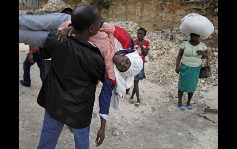 El brote ha dejado cuatro mil 835 fallecidos en Haití y 10 en la República Dominicana. ARCHIVO  /