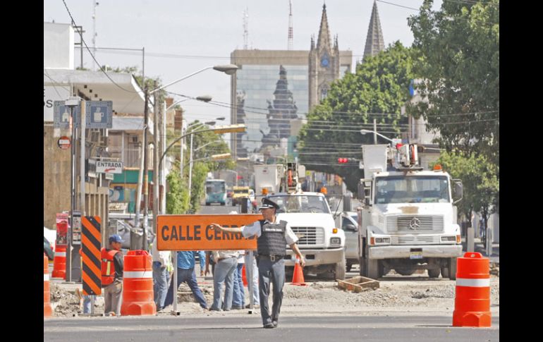 Las obras en Enrique Díaz de León detonaron congestionamiento vial; prevén peor escenario con el regreso a clases. S. NÚÑEZ  /