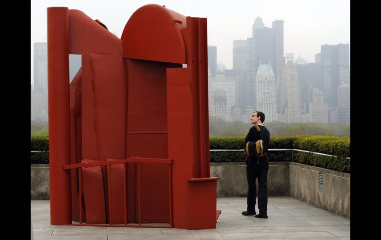 La escultura titulada ''Blazon'', en la imagen, es una de las que integran la muestra del artista en el Met de Nueva York. AFP  /