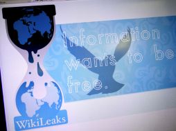 El controversial sitio WikiLeaks sigue filtrando documentos secretos en internet y apoyado en periódicos que difunden los cables. AFP  /