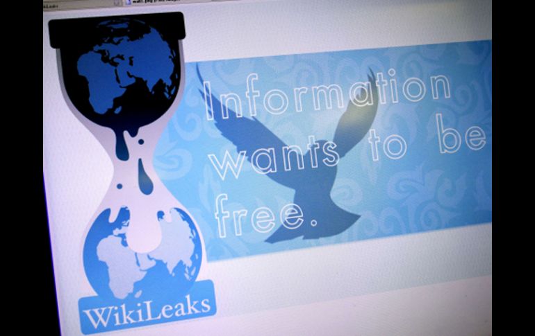 El controversial sitio WikiLeaks sigue filtrando documentos secretos en internet y apoyado en periódicos que difunden los cables. AFP  /