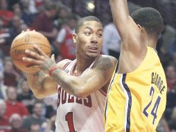 Derrick Rose (1) fue un pilar ayer para los Bulls de Chicago al anotar 25 puntos. REUTERS  /