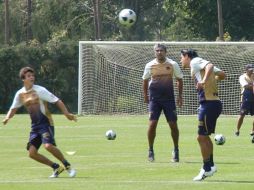 Los jugadores de Pumas se preparan para recibir al club América, en busca de dejarlo fuera de la Fiesta Grande del Clausura 2011. NTX  /