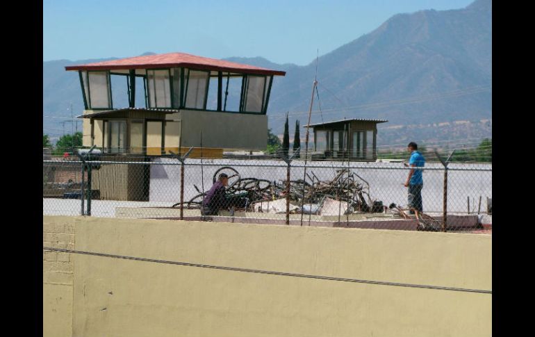 Pese a que hay dos torres de vigilancia, los acusados lograron burlar la seguridad del lugar. M. PATIÑO  /