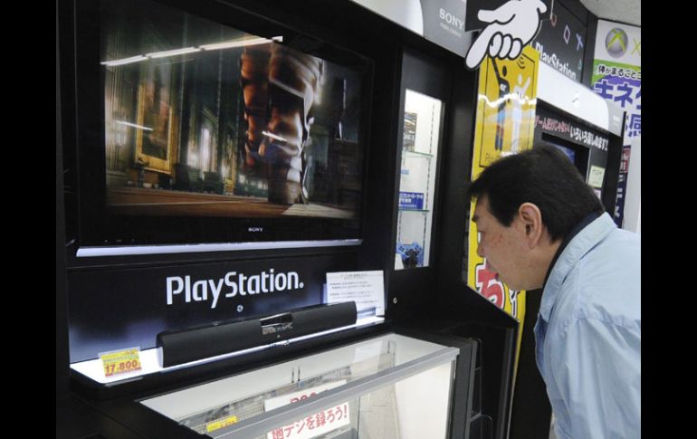 Sony investiga el posible robo de información privada de 77 millones de cuentas de los servicios en red de PlayStation. EFE  /