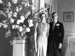 Eduardo VIII (izquierda) abdicó al trono para casarse con la divorciada socialité estadounidense Wallis Simpson. EFE  /