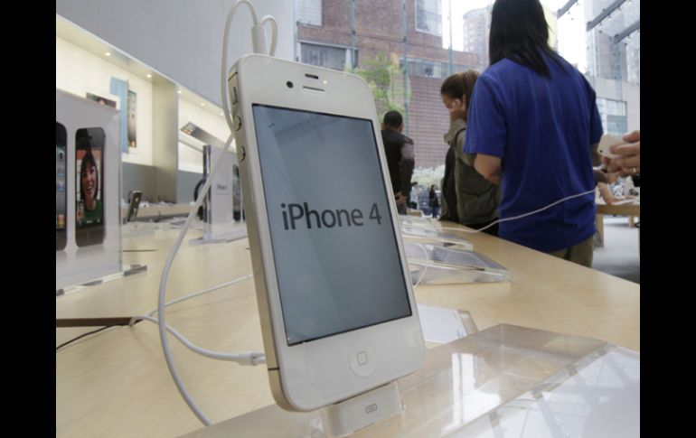 El revolucionario teléfono de Apple ha generado una alta expectativa en México. AP  /