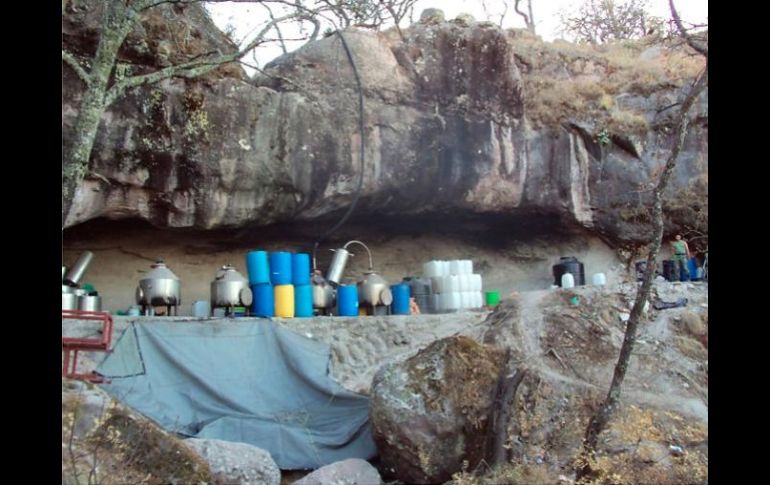 En uno de los dispositivos, los materiales fueron encontrados entre cuevas rústicas. ESPECIAL  /