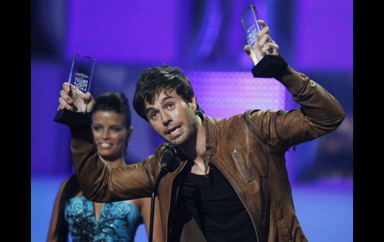 Enrique Iglesias obtuvo el premio al Artista Latino del Año, el más deseado de la noche. REUTERS  /