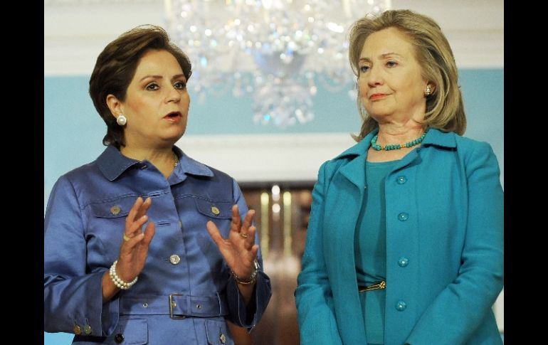 Encabezan la reunión Patricia Espinosa, canciller mexicana (izq.), y su par estadounidense Hillary Clinton (der.). AFP  /