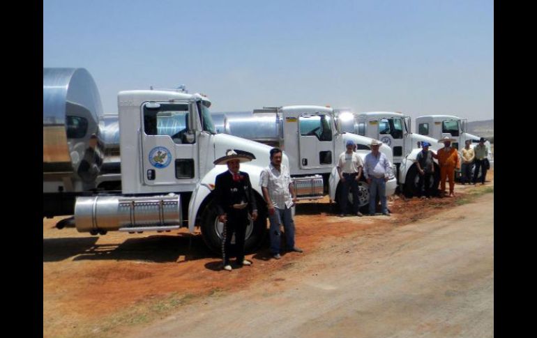 La flotilla de transporte consiste en cuatro tanques-pipa que servirán para trasladar la leche. ESPECIAL  /