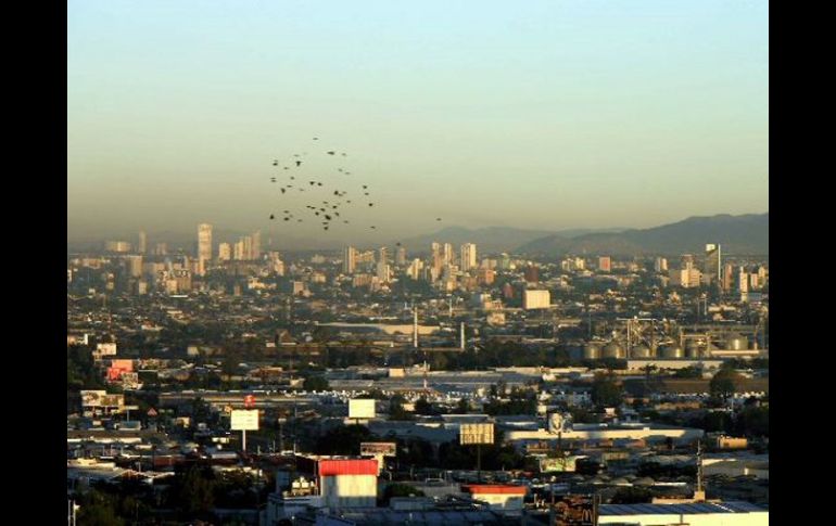 Durante la mayor parte de la tarde de ayer, la ciudad registró mala calidad del aire. ARCHIVO  /