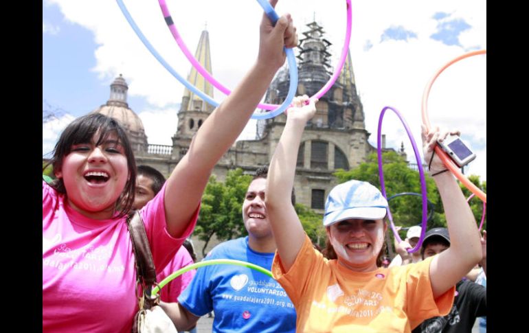 Quienes aspiren a ser voluntarios durante los Juegos deben aprobar una evaluación basada en el manual. E. PACHECO  /