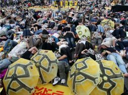 Miles de activistas taiwaneses llevaron girasoles y pancartas con consignas contra la industria nuclear. AP  /