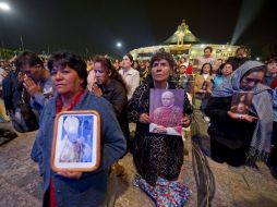 Cientos de católicos se presentan en la Basílica de Guadalupe. AFP  /