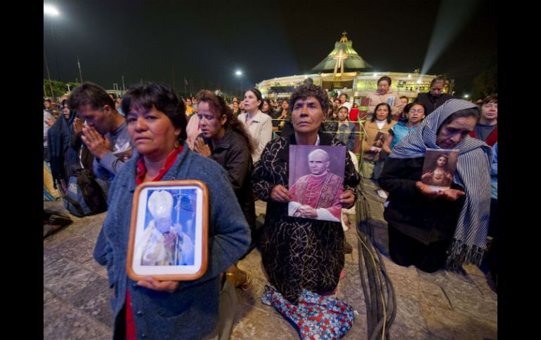 Cientos de católicos se presentan en la Basílica de Guadalupe. AFP  /