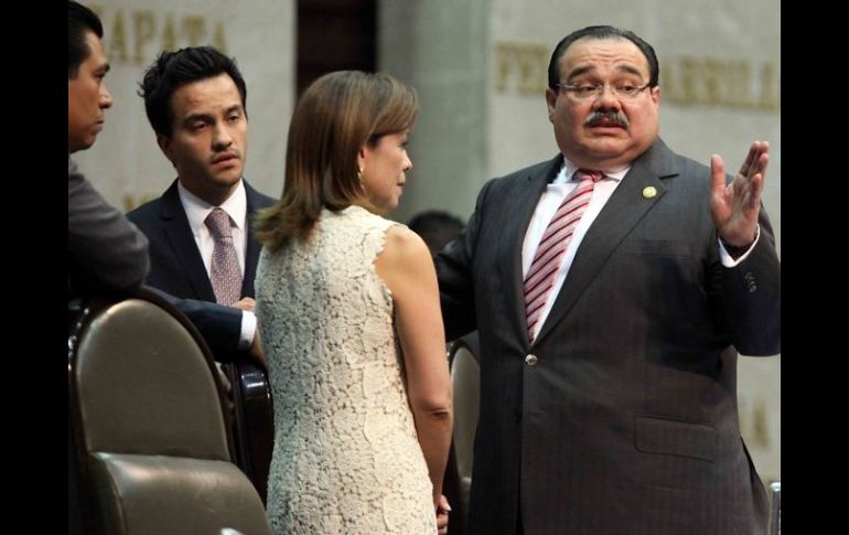 Jorge Carlos Ramírez y la panista Josefina Vázquez Mota, durante la clausura del periodo de sesiones en San Lázaro. EL UNIVERSAL  /