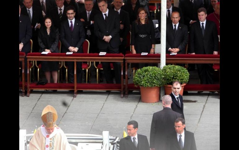 Felipe Calderón y su esposa, Margarita Zavala, asisten a la ceremonia de beatificación de Juan Pablo II. EL UNIVERSAL  /