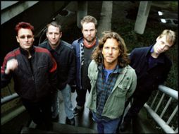 Recientemente, los rockeros subieron a su página oficial, el primer adelanto de 'Pearl Jam twenty'. ESPECIAL  /