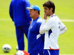 El estratega celeste, Enrique Meza, durante una sesión de entrenamiento. MEXSPORT  /