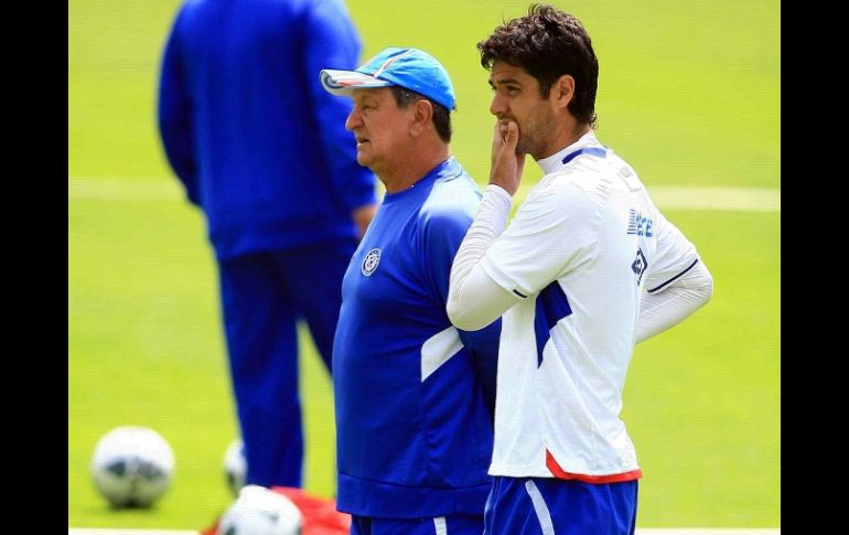 El estratega celeste, Enrique Meza, durante una sesión de entrenamiento. MEXSPORT  /