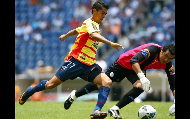 Elías Hernández de Morelia en un partido ante Puebla. MEXSPORT  /