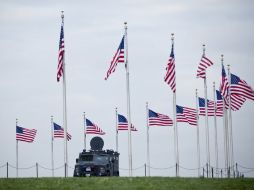 Un auto blindado en el monumento Washington, en la capital de EU. La seguridad en el país se reforzó tras la muerte de Bin Laden. AFP  /