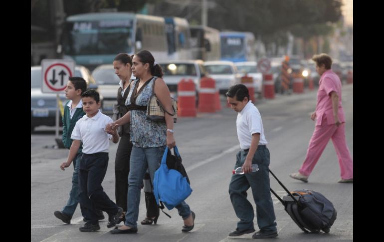 Debido a las obras de repavimentación ayer se registró intensa carga vehicular en diferentes puntos por el regreso a clases. S. NÚÑEZ  /