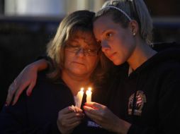 Ciudadanos de Nueva York organizan una vigilia con velas en memoria de las víctimas del 11-S. AFP  /