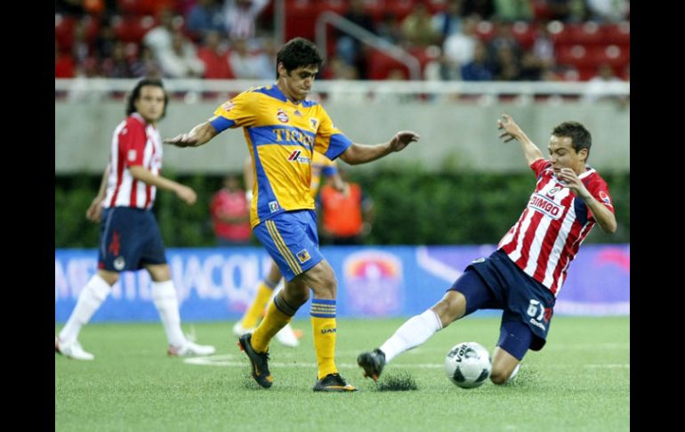 Chivas y Tigres solamente se han enfrentado en una ocasión en series por el título del futbol mexicano. ARCHIVO  /