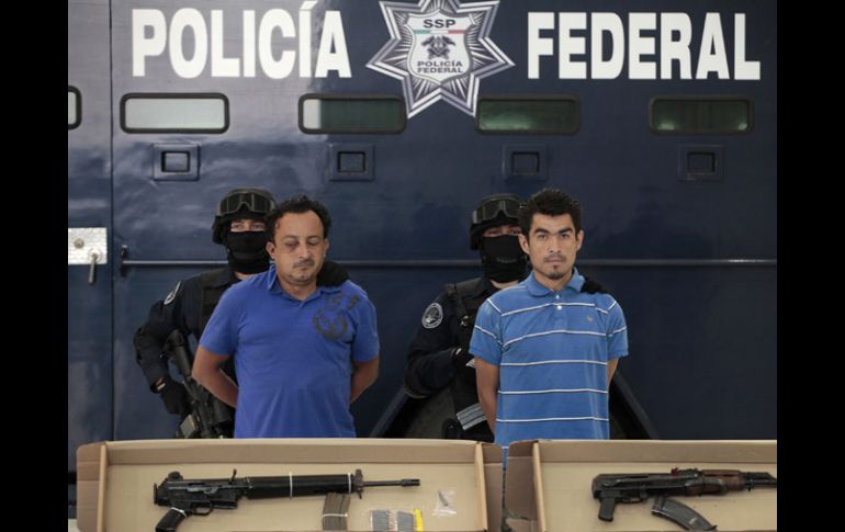 Policías federales presentan a los participantes confesos del homicidio del hijo del poeta Javier Sicilia. REUTERS  /