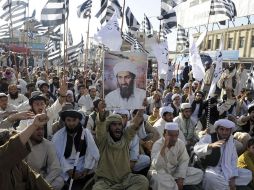 Miembros del Islam gritan consignas contra el Gobierno de Estados Unidos, en la sureña ciudad de Quetta. AFP  /