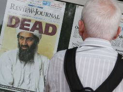 En el museo Newseum en Washington, una multitud de curiosos se ha congregado para ver las noticias publicadas sobre el tema. AFP  /