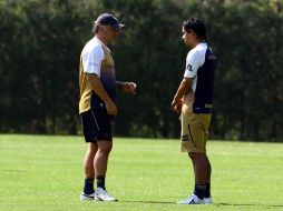 El técnico de Pumas, Guillermo Vázquez, durante una sesión de entrenamiento. MEXSPORT  /