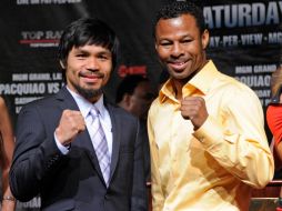 Manny Pacquiao y Shane Mosley, posan durante la conferencia en el MGM Grand HotelCasino. AFP  /