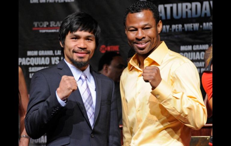 Manny Pacquiao y Shane Mosley, posan durante la conferencia en el MGM Grand HotelCasino. AFP  /