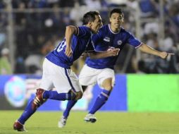 Christian Giménez anotó dos goles en la victoria del Cruz Azul. EFE  /