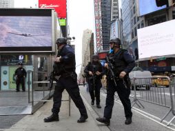 Policías patrullan el Centro de Nueva York. AP  /