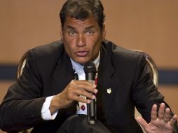 El presidente durante la presentación de su obra 'Ecuador: de Banana Republic a la No República'. AP  /