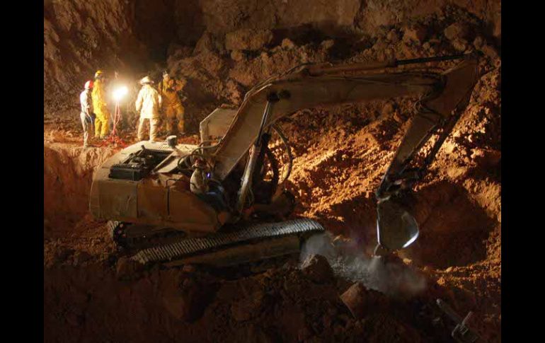 Vista de las labores de rescate de los cuerpos. Confirman que los fallecidos eran recolectores de ópalo y no trabajadores. ARCHIVO  /