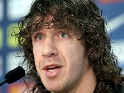 Carles Puyol atendió a los medios en una rueda de prensa. EFE  /