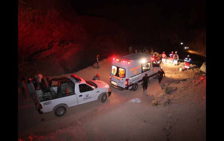 Tres personas fallecieron luego de quedar atrapadas por la caída de un paredón en una mina de Hostotipaquillo. A. CAMACHO  /