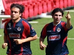 Héctor Reynoso y Jonny Magallón durante una sesión de entrenamiento con el equipo rojiblanco. MEXSPORT  /