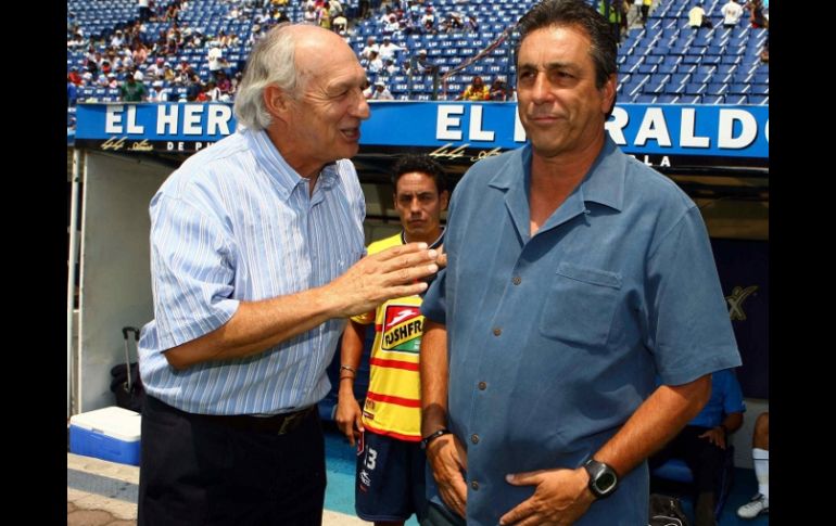 Héctor Hugo Eugui, ex entrenador de Puebla, junto a Tomás By de Morelia. MEXSPORT  /