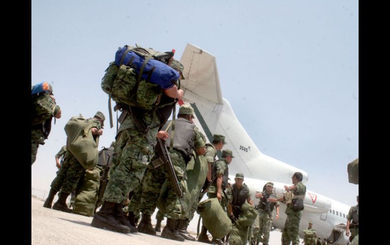 Cerca de mil elementos del Ejército Mexicano arriban por aire y tierra a Torreón, para combatir al crimen organizado. NTX  /