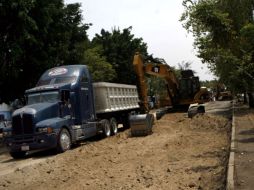 Aún con las obras de repavimentación en marcha, los recursos continúan atorados. A. HINOJOSA  /