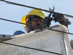 El convenio 'Electricidad para vivir mejor en BC Sur' permitirá a la CFE construir 66.7 kilómetros de líneas de distribución. ARCHIVO  /